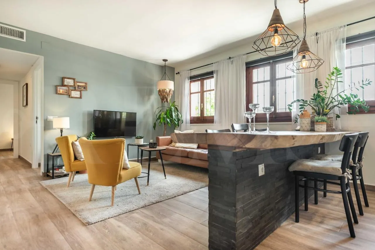 Spacious Apartment Next To Plaza De La Merced By Rems contacts