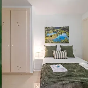 https://casita-en-pedregalejo-con-terraza-19b.1costadelsol.com