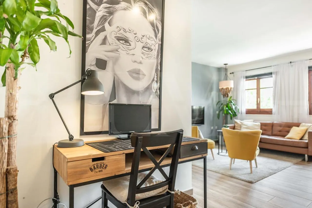 Spacious Apartment Next To Plaza De La Merced By Rems Malaga