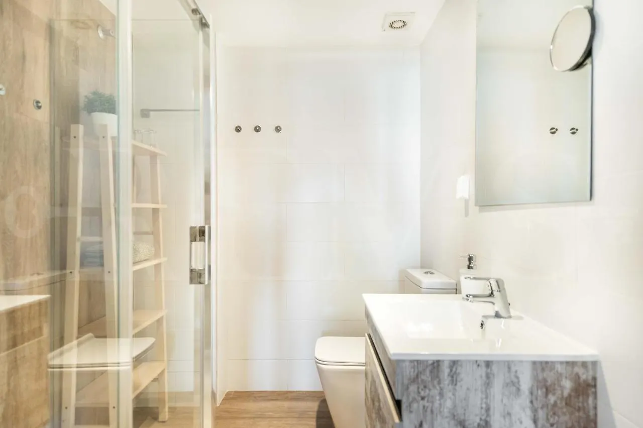 Spacious Apartment Next To Plaza De La Merced By Rems Malaga