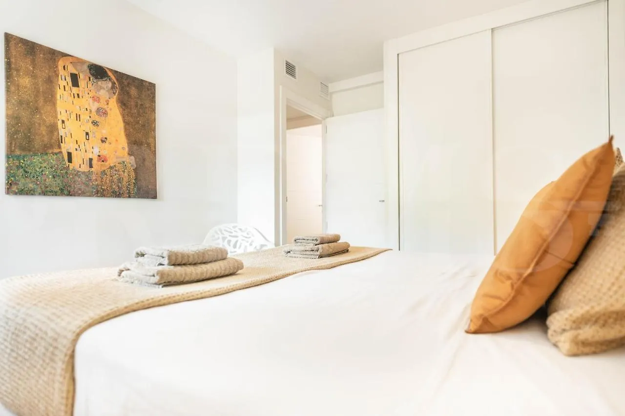 Spacious Apartment Next To Plaza De La Merced By Rems Malaga 0*,